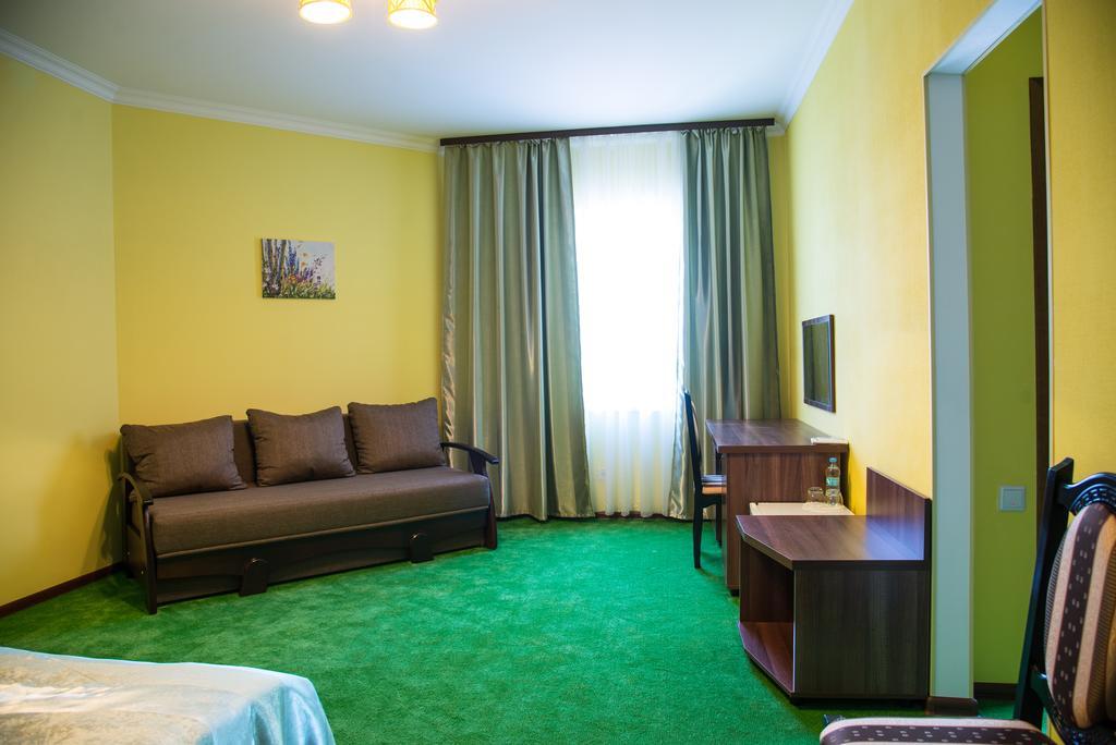 12 Months Mini Hotel 오데사 객실 사진